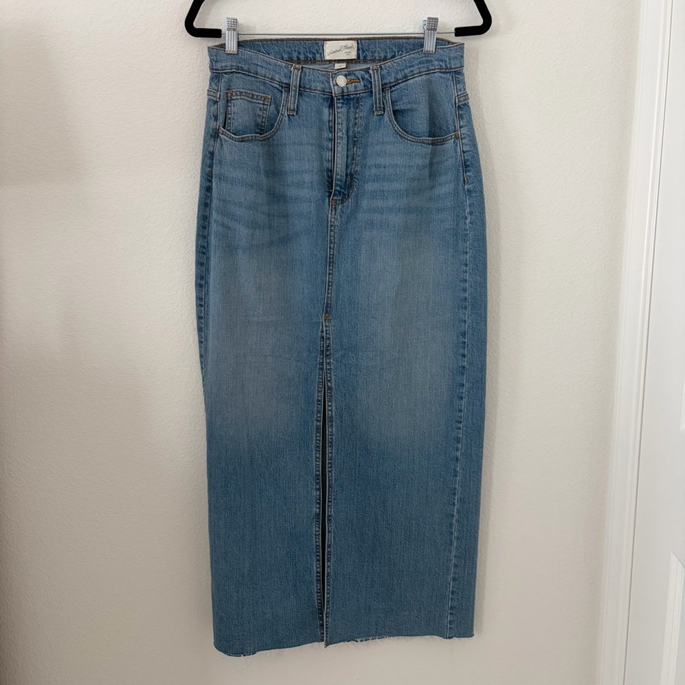 EUC Universal Thread Midi Denim Skirt, size: 8